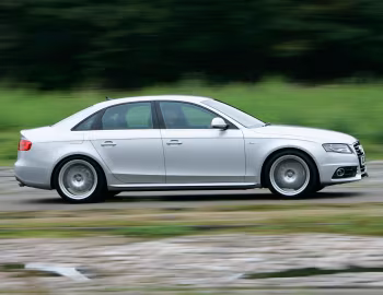 Audi A4 3.0 TDI S-Line Sedan [UK-spec] (B8,8K) '2009–11