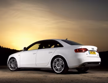 Audi A4 3.2 FSI quattro S-Line Sedan [UK-spec] (B8,8K) '2007–11