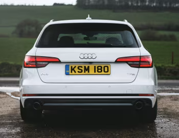 Audi A4 Avant 2.0 TFSI quattro S line [UK-spec] (B9) '2016–19