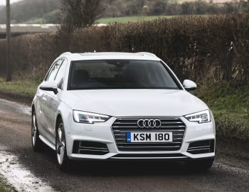 Audi A4 Avant 2.0 TFSI quattro S line [UK-spec] (B9) '2016–19