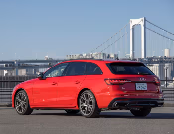 Audi A4 Avant 40 TDI S line quattro [Japan] (B9) '2020–25