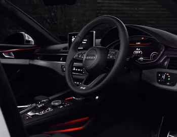 Interior Audi A4 Avant 2.0 TFSI quattro S line [UK-spec] (B9) '2016–19