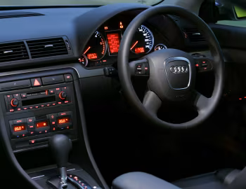 Interior Audi A4 2.0 TDI Sedan [Australia] (B7,8E) '2005–07