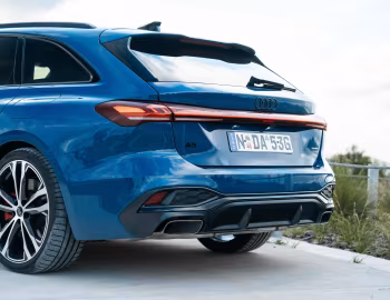 Audi A5 Avant e-hybrid quattro S line [Australia] (B10) '2025–pr.