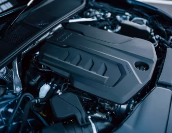 Bajo el capó Audi A5 Avant TFSI quattro S line [Japan] (B10) '2025–pr.