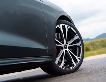 Audi A5 e-hybrid quattro S line [Australia] (B10) '2025–pr.