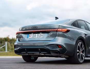 Audi A5 e-hybrid quattro S line [Australia] (B10) '2025–pr.