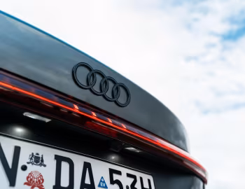 Logotipo Audi A5 e-hybrid quattro S line [Australia] (B10) '2025–pr.
