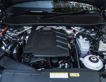 Bajo el capó Audi A6 50 TFSI e quattro [UK-spec] (C8) '2020–pr.