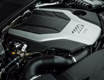Bajo el capó Audi A6 55 TFSI quattro S line [Japan] (C8) '2019–pr.