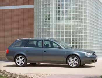 Audi A6 Avant [UK-spec] (C5/4B) '2001–04