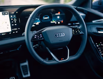 Panel frontal Audi A6 Avant e-tron S line [Japan] '2025–pr.
