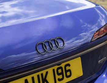 Audi A6 TDI quattro S line "Launch Edition" [UK-spec] (C9) '2025–pr.