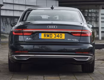 Audi A8 L 60 TFSI e quattro [UK-spec] (D5) '2020–21