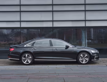 Audi A8 L 60 TFSI e quattro [UK-spec] (D5) '2020–21