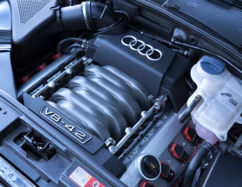 Bajo el capó Audi allroad quattro 4.2 [UK-spec] (C5/4B) '2003–04