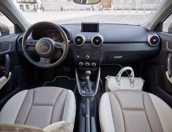 Panel frontal Aznom Audi A1 "Goldie" (8X) '2011
