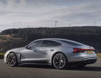 Audi e-tron GT quattro [UK-spec] '2025–pr.