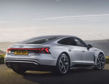Audi e-tron GT quattro [UK-spec] '2025–pr.