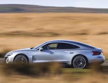 Audi e-tron GT quattro [UK-spec] '2025–pr.