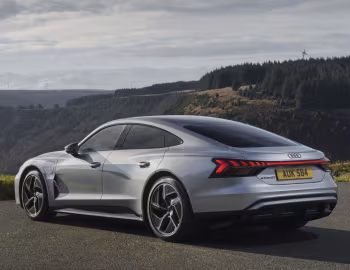 Audi e-tron GT quattro [UK-spec] '2025–pr.