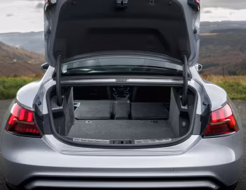 Ambos Audi e-tron GT quattro [UK-spec] '2025–pr.