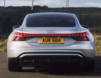 Audi e-tron GT quattro [UK-spec] '2025–pr.