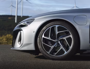 Audi e-tron GT quattro [UK-spec] '2025–pr.
