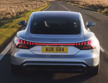 Audi e-tron GT quattro [UK-spec] '2025–pr.