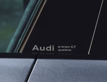 Audi e-tron GT quattro [UK-spec] '2025–pr.