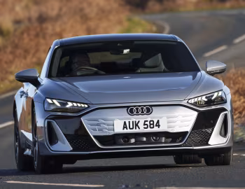 Audi e-tron GT quattro [UK-spec] '2025–pr.