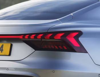 Audi e-tron GT quattro [UK-spec] '2025–pr.
