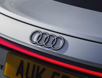Logotipo Audi e-tron GT quattro [UK-spec] '2025–pr.