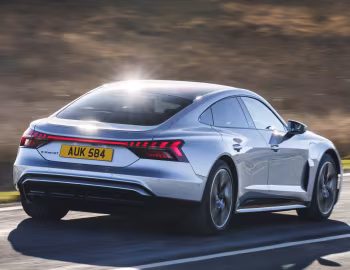 Audi e-tron GT quattro [UK-spec] '2025–pr.
