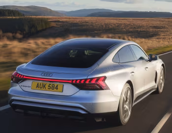 Audi e-tron GT quattro [UK-spec] '2025–pr.