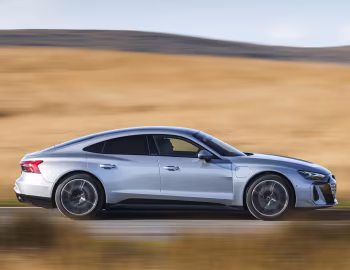 Audi e-tron GT quattro [UK-spec] '2025–pr.