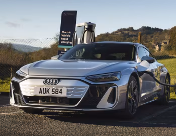 Audi e-tron GT quattro [UK-spec] '2025–pr.