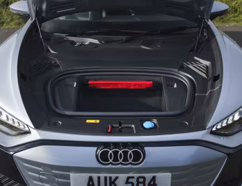 Ambos Audi e-tron GT quattro [UK-spec] '2025–pr.
