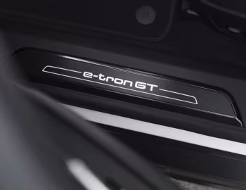 Audi e-tron GT quattro [UK-spec] '2021–24