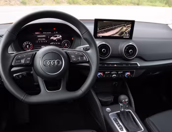 Торпедо Audi Q2 TFSI design [Worldwide] '2016–20