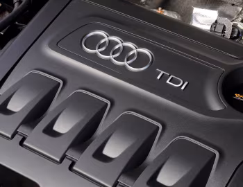 Bajo el capó Audi Q3 2.0 TDI quattro [South Africa] (8U) '2012–15