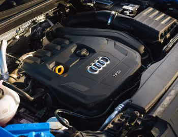 Bajo el capó Audi Q3 35 TFSI S line [UK-spec] '2018–25