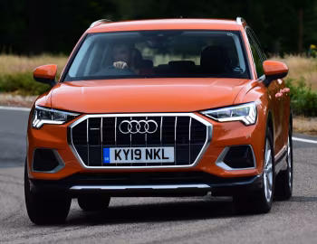 Audi Q3 40 TDI quattro advanced [UK-spec] '2018–25