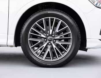 Audi Q3 "Dynamic Black" [Australia] '2024–25