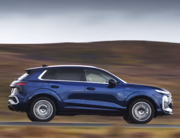Audi Q3 e-hybrid quattro S line "Launch Edition" [UK-spec] '2025–pr.