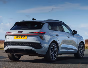 Audi Q3 TFSI quattro S line "Launch Edition" [UK-spec] '2025–pr.