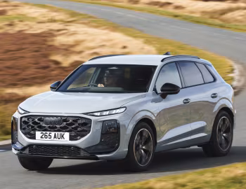 Audi Q3 TFSI quattro S line "Launch Edition" [UK-spec] '2025–pr.