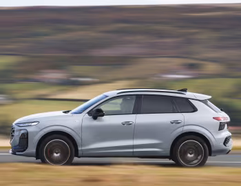 Audi Q3 TFSI quattro S line "Launch Edition" [UK-spec] '2025–pr.