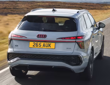 Audi Q3 TFSI quattro S line "Launch Edition" [UK-spec] '2025–pr.