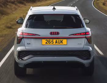 Audi Q3 TFSI quattro S line "Launch Edition" [UK-spec] '2025–pr.